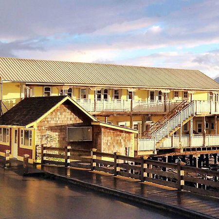 Seine Boat Inn Alert Bay Bagian luar foto