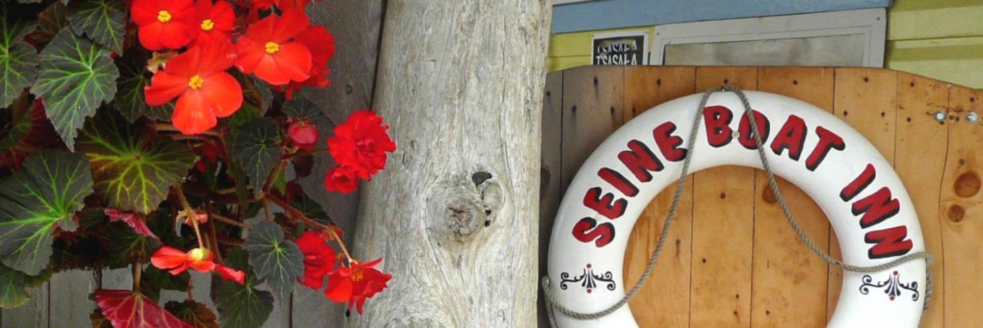 Seine Boat Inn Alert Bay Bagian luar foto