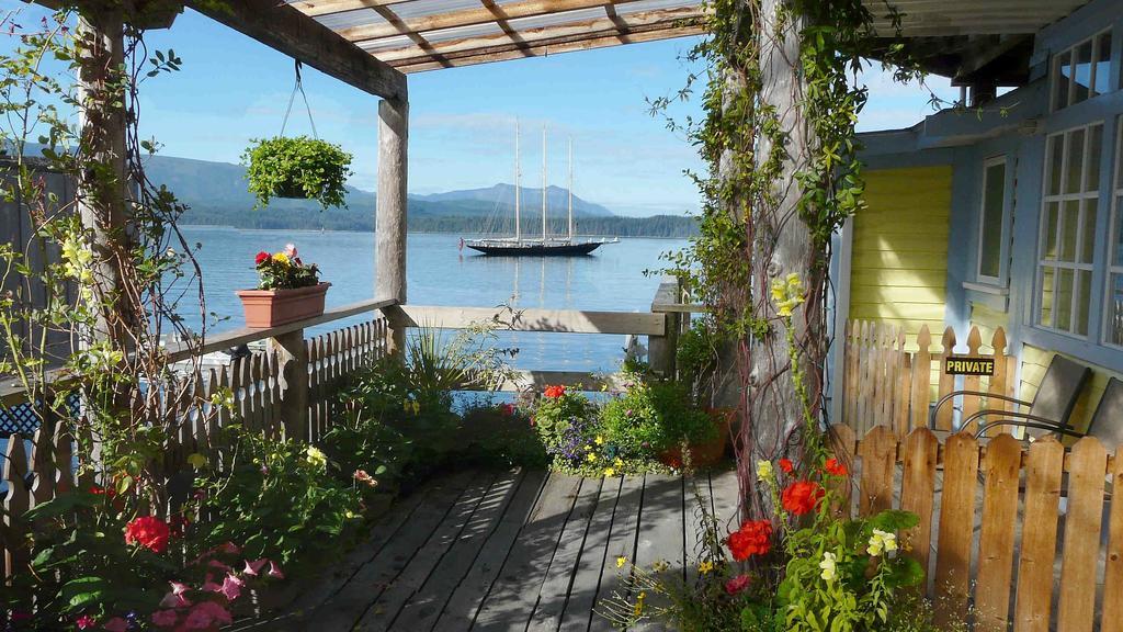 Seine Boat Inn Alert Bay Ruang foto