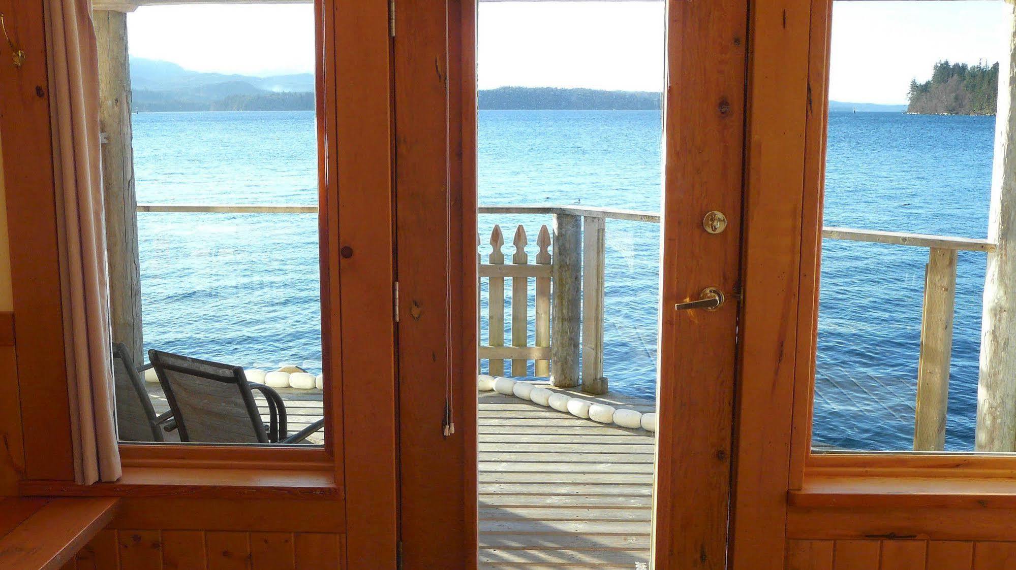 Seine Boat Inn Alert Bay Bagian luar foto